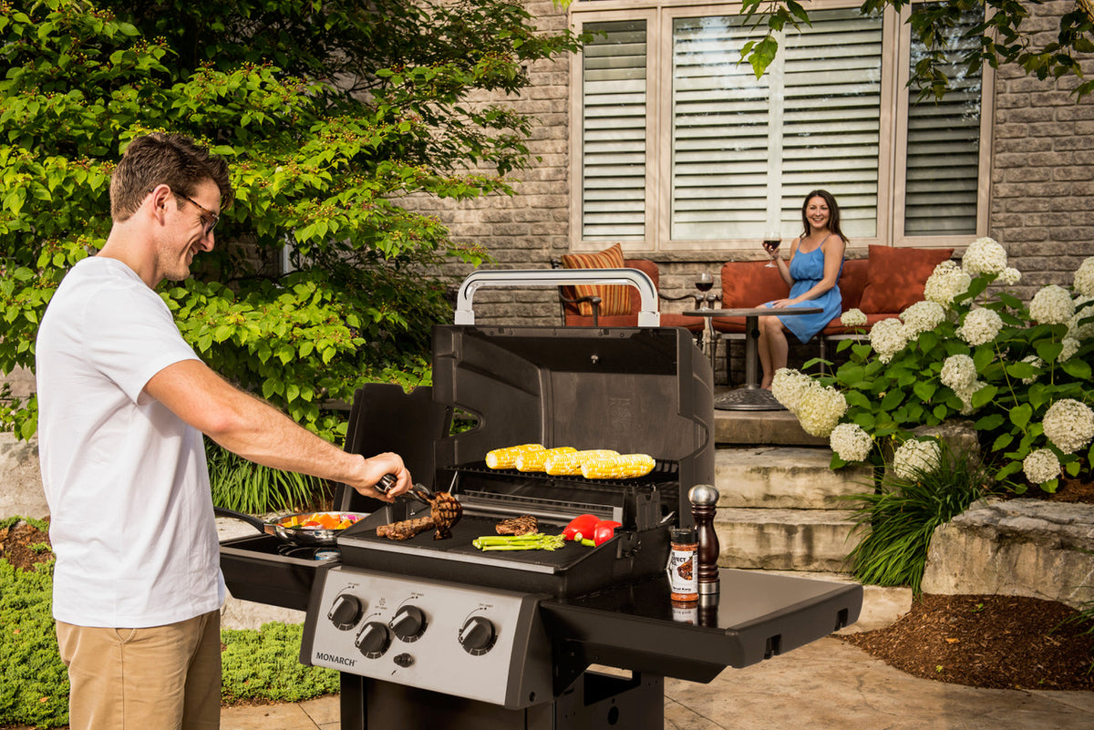 Broil King Monarch Series Gas Grill — Patio Palace