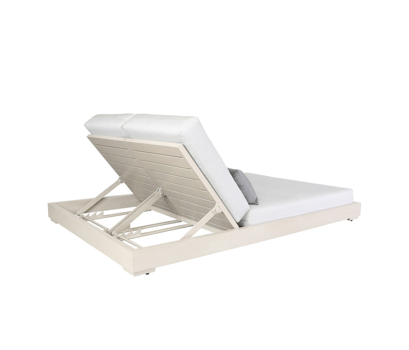 Lakeview Outdoor Daybed