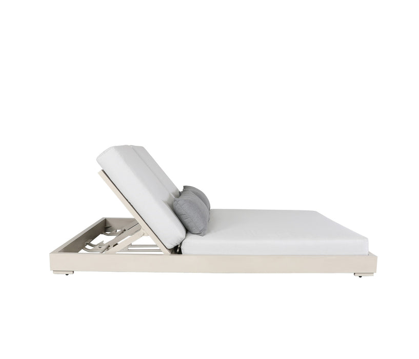 Lakeview Outdoor Daybed