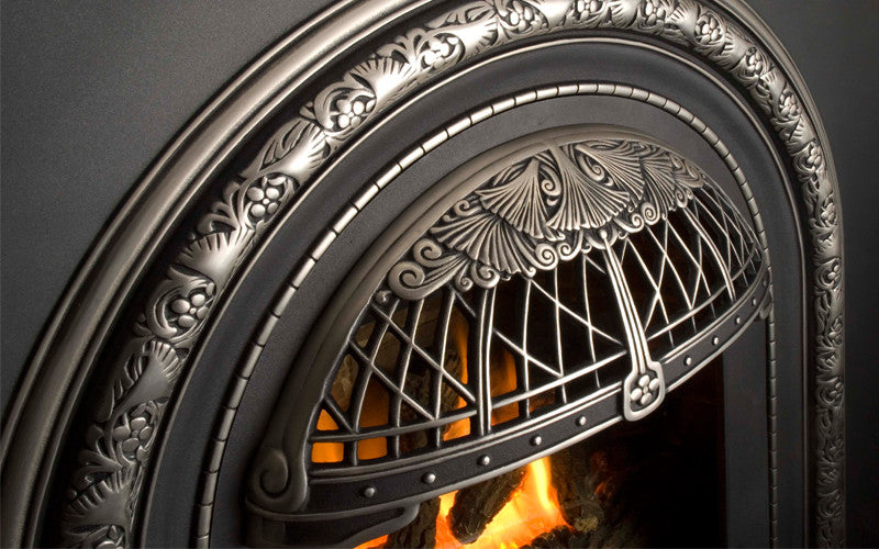 Valor Direct Vent Portrait Windsor Arch Series Gas Fireplace - Log Set / Close Up